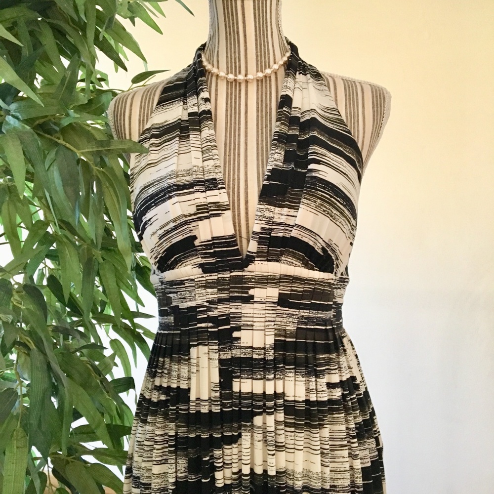 Calvin Klein Deep Neck Black & White Dress Size 6 - Picture 2 of 9
